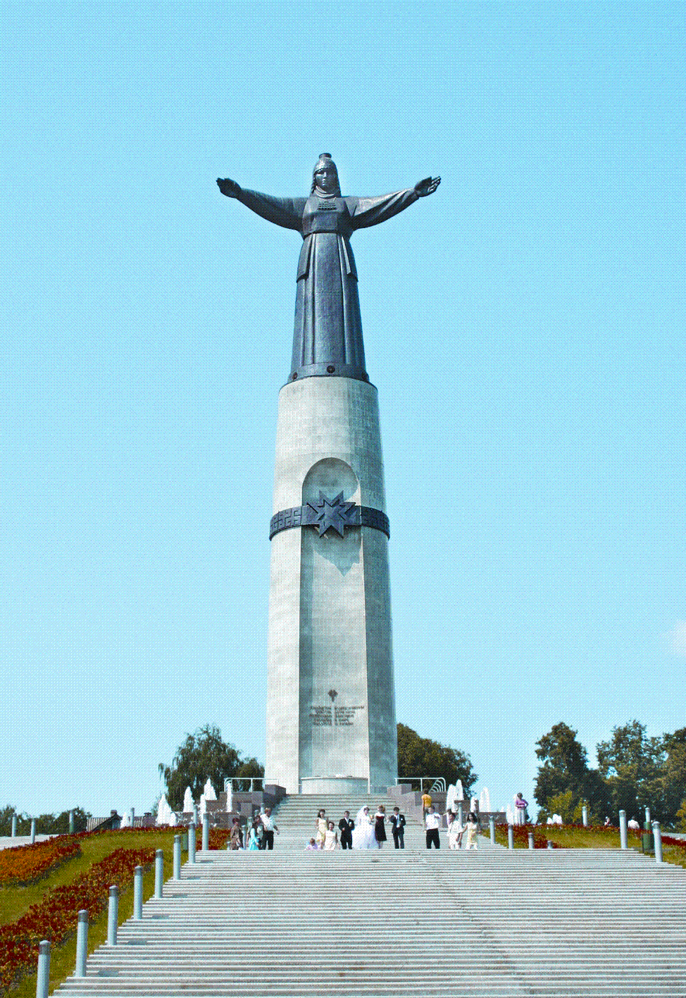 "Монумент Матери. 2003."