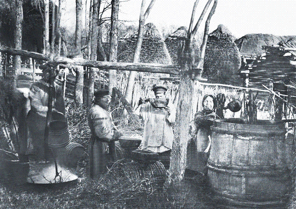 "Пивоварение традиционное. Фото из этнографического альбома Н.В. Никольского. Научный архив ЧГИГН."